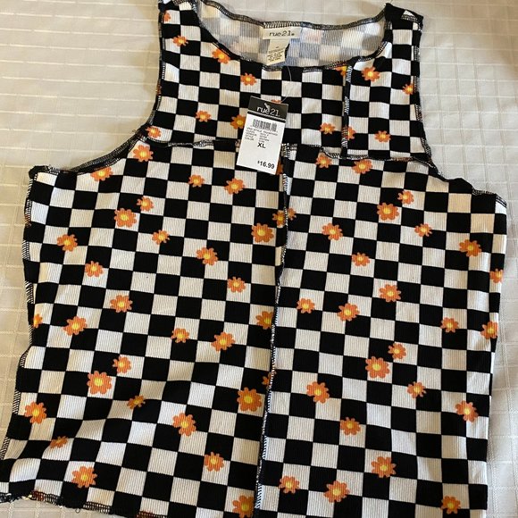 RUE21 NWT BLACK & WHITE CHECKED ORANGE FLOWERS CROP TOP WOMEN'S SIZES 1X AND L - Picture 1 of 4